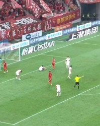 开云体育官网-3分钟2球!加布里埃尔横传,刘若钒包抄双响,海港4-1领先玉昆