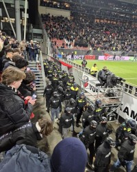 开云网址-安保全副武装上阵！乌德勒支vs亨克因客队看台出现安全状况推迟