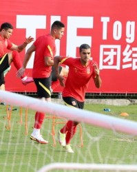 kaiyun.com-国足前3天备战尚未演练技战术 出征前1天分队比赛